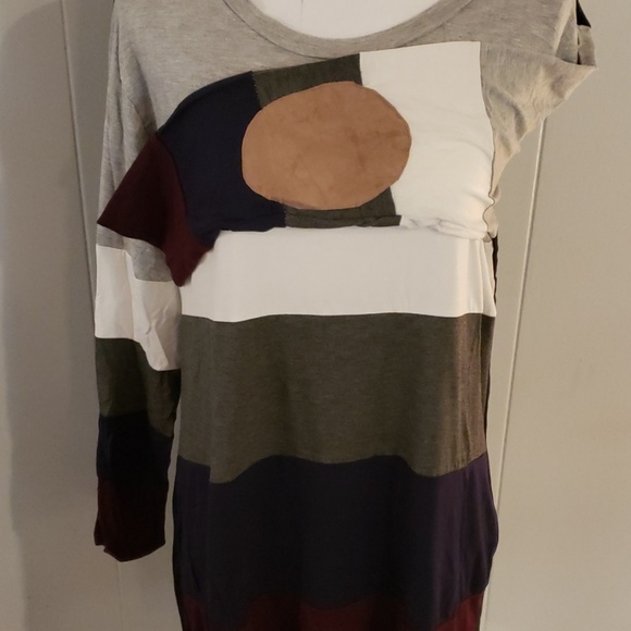 Color Block Tunic - Picture 2 of 4